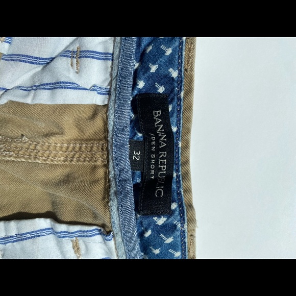 32 Banana Republic Shorts - Picture 2 of 4